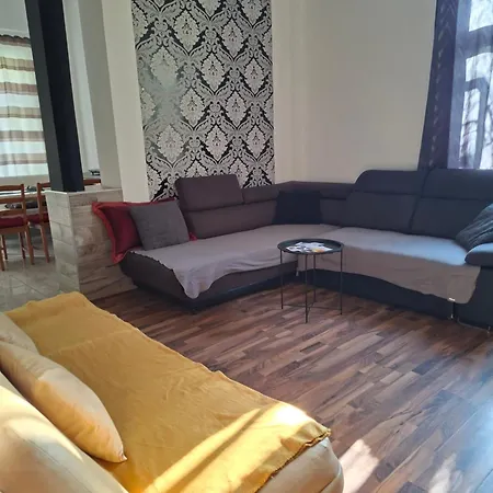 7 Apartmanhaz Lejlighed *